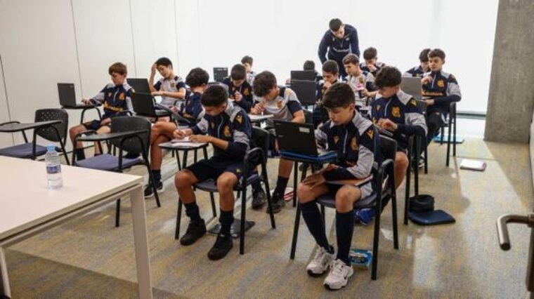 「文武両道」のアカデミー